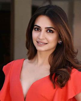  Kriti Kharbanda