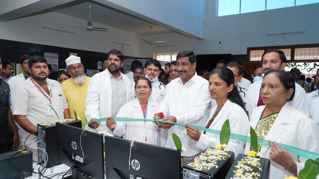 ప్రభుత్వ ఆసుపత్రిలో కంప్యూటర్లు