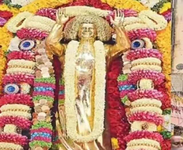 పుట్టపర్తిలో 9.2 కేజీల స్వర్ణ సత్యసాయి