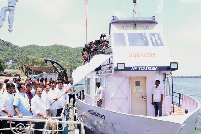 విజయవాడలో బోట్ మారథాన్!