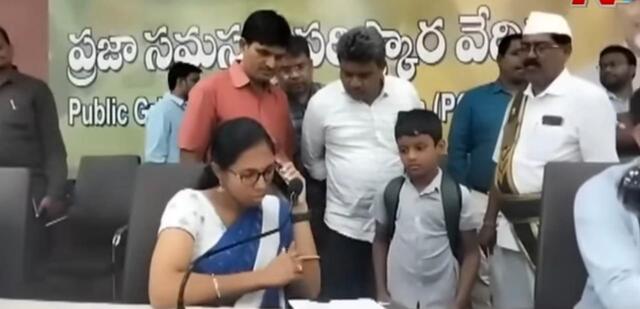 బాలుడి కష్టం విని కలెక్టర్ కన్నీళ్లు!