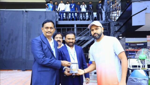 ఏసీఏ త‌రుఫున క్రికెట్ క్రీడాకారుల‌కు జ్ఞాపికలు బ‌హుక‌ర‌ణ‌