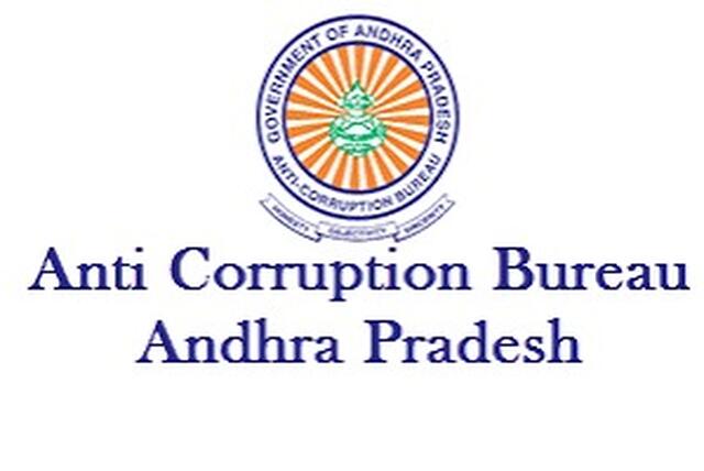 తిరుమల డిప్యూటీ ఈవో ఇంట్లో సోదాలు