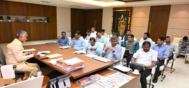 సుస్థిరాభివృద్ధితో పాటు స్వర్ణాంధ్ర లక్ష్యాలు సాధించాలి