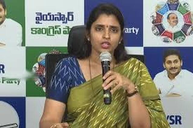 పవన్ పై యాంకర్ శ్యామల వివాదాస్పద వ్యాఖ్యలు