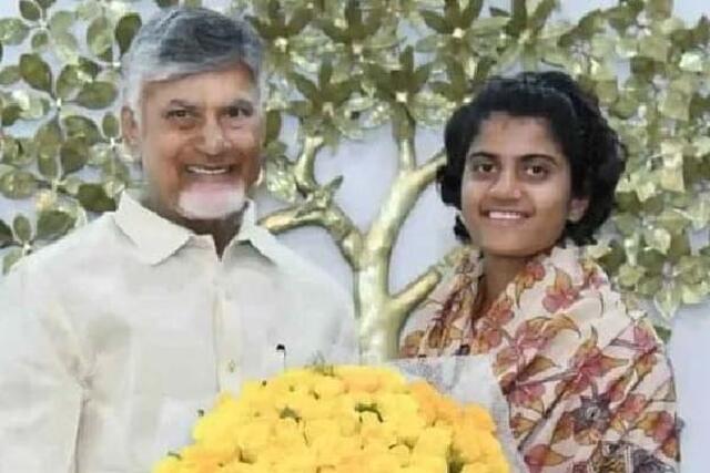 క్రికెటర్ శ్రీ చరణికి ఇంటి స్థలం, గ్రూప్-1 ఉద్యోగం