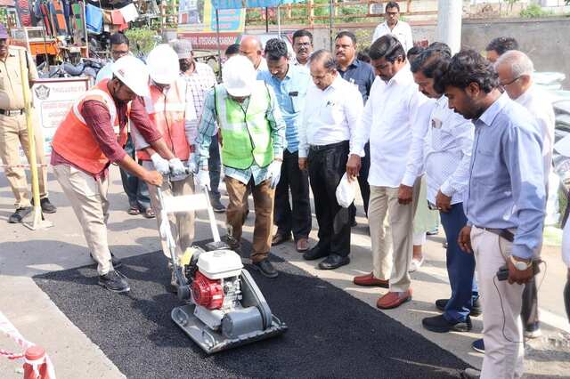 రోడ్ల నిర్మాణంలో అధునాత టెక్నాలజీ
