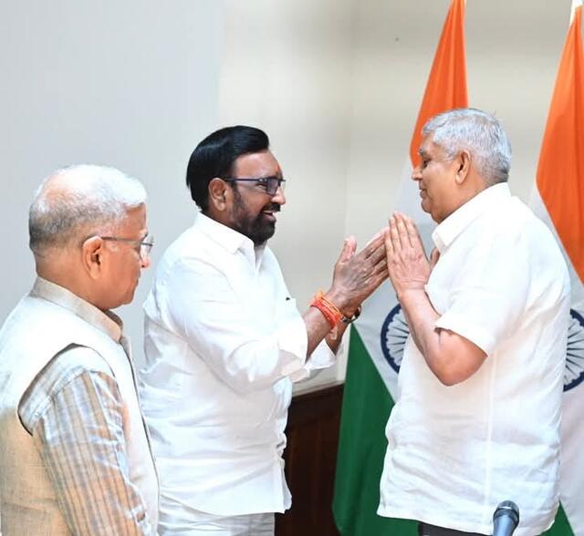 రాజ్యసభలో పాకా ప్రమాణం