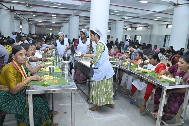 ఇంద్రకీలాద్రిలో నూతన సదనంలో అన్నప్రసాదాలు
