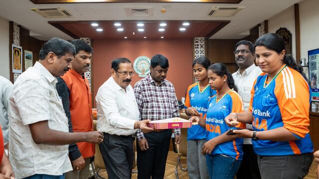 సిఎస్ ను కలిసిన ఎపి అంధుల క్రికెట్ అసోసియేషన్ బృందం