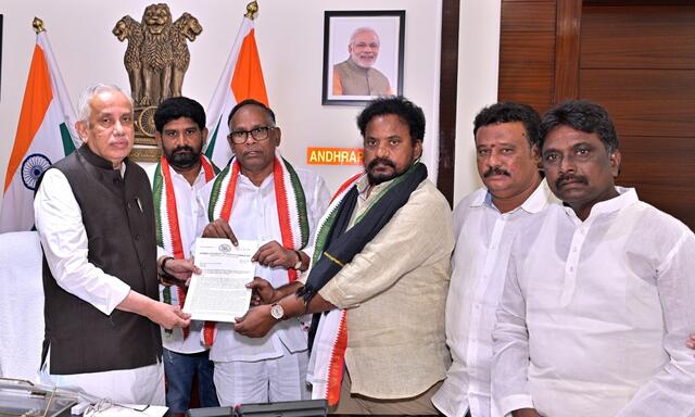 రాహుల్ గాంధీ అక్రమ నిర్బంధం.. ఏపీ గవర్నర్‌కు కాంగ్రెస్ వినతి