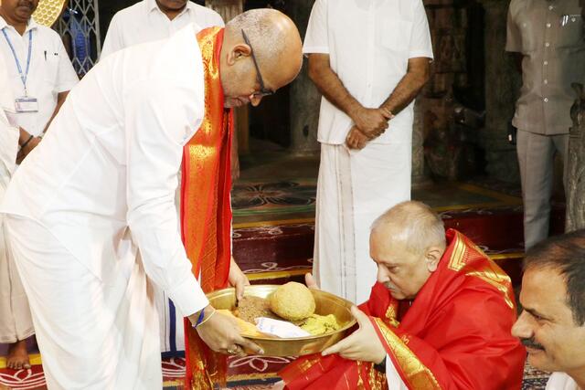 తిరుమల భ‌ద్ర‌త‌పై డీజీపీ, ఈఓ సమీక్ష