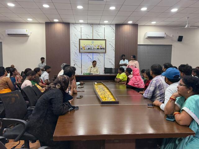 మహిళలను పారిశ్రమకవేత్తలుగా చేస్తాం
