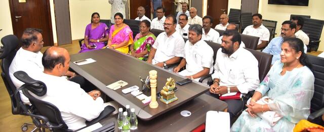 ఉద్యోగుల సమస్యల పరిష్కారం.. ప్రభుత్వ కర్తవ్యం
