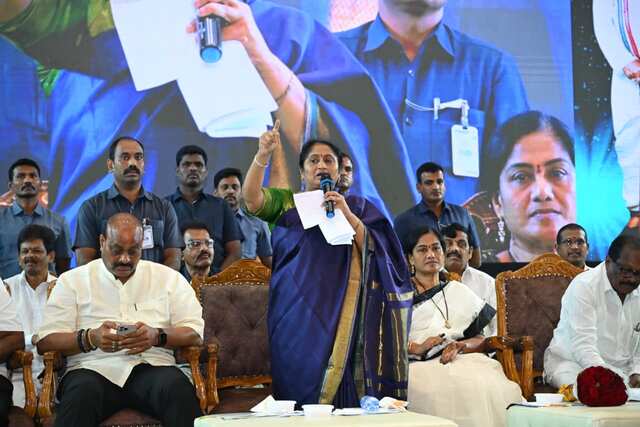 గీత కార్మికులకు మోపెడ్లు