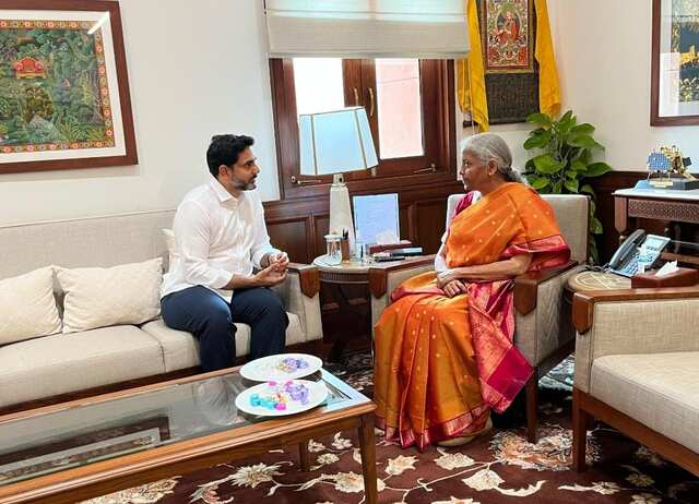 కేంద్ర మంత్రులతో మంత్రి లోకేష్ భేటీలు