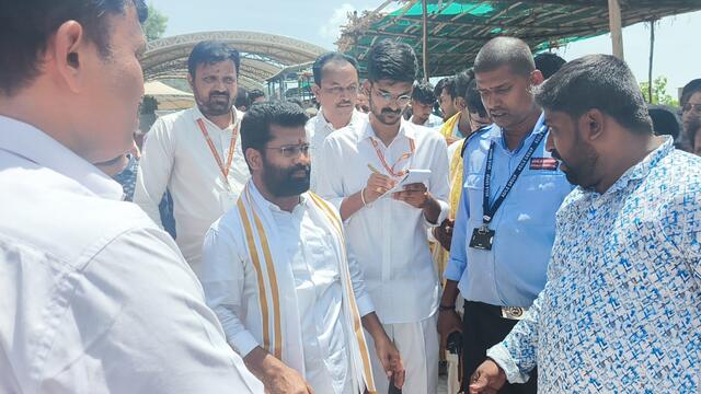 ఇంద్రకీలాద్రిపై ఆషాఢ సారె సందడి