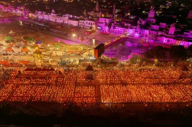 26 లక్షల దీపాలతో, హారతితో గిన్నిస్ రికార్డులు