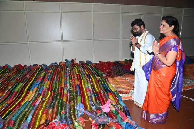 దుర్గ గుడిలో రేపు గాజుల అలంకరణ