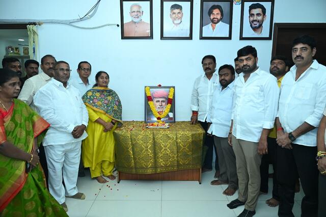 బలహీన వర్గాల ఆశాజ్యోతి మహ్మాత్మా జ్యోతిరావు పూలే