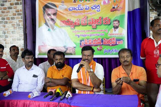 ప్రధాని మోడీ కృషి అందరికీ ఆదర్శం