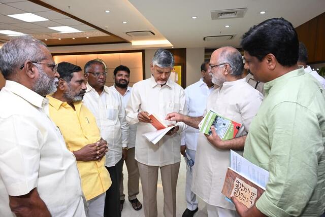 ప్రభుత్వ గ్రంథాలయాలకు రూ.1.40 కోట్ల విలువైన పుస్తకాలు