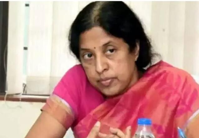 ఐఏఎస్ శ్రీలక్ష్మి కేసు కొట్టివేయొద్దు: హైకోర్టుకు సీబీఐ