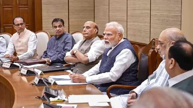 నీట్ నేపథ్యంలో.. లీక్ చేస్తే జైలు, జరిమానా!