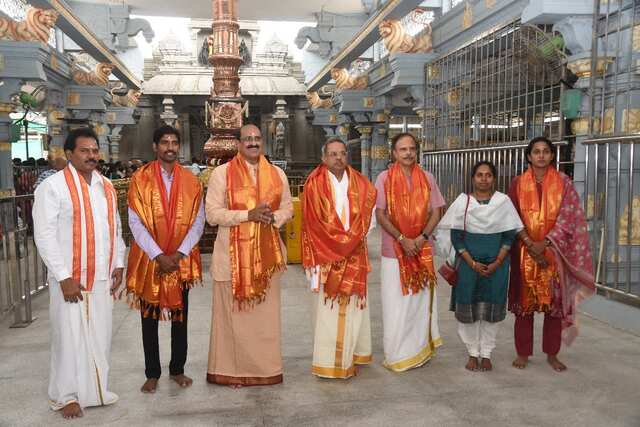 కాణిపాకం గణేశుడి సేవలో గోయల్