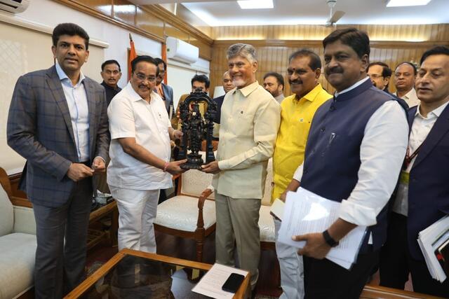 కేంద్ర జల్‌ శక్తి మంత్రి సీఆర్‌ పాటిల్‌తో సీఎం చంద్రబాబు భేటీ