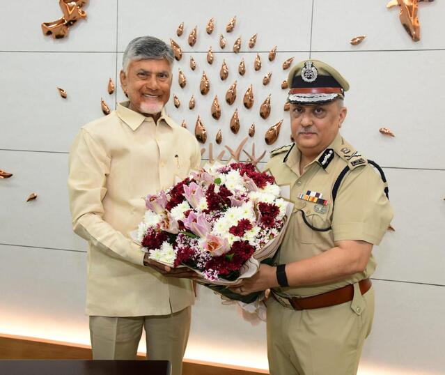 సీఎంను కలిసిన డీజీపీ గుప్తా!