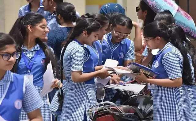 28 నుంచి పదో తరగతి పరీక్షల ఫీజు చెల్లింపు