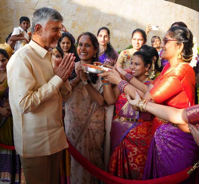 సింగపూర్ చేరుకున్న ముఖ్యమంత్రి చంద్రబాబు