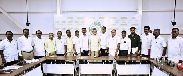 ఉద్యోగులకు సీఎం చంద్రబాబు దీపావళి కానుక