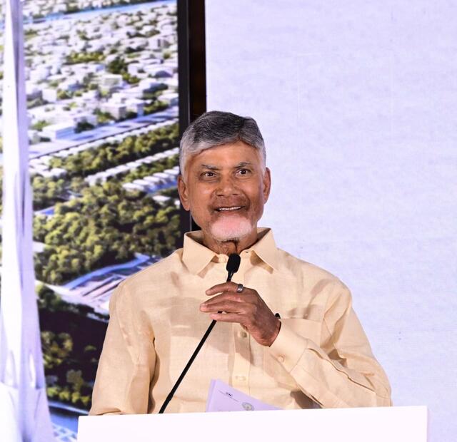భారీవర్షాలపై దుబాయ్ నుంచి సీఎం చంద్రబాబు టెలీకాన్ఫరెన్స్