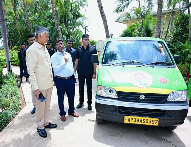 'తల్లీ–బిడ్డ ఎక్స్‌ప్రెస్'లను పరిశీలించిన సీఎం