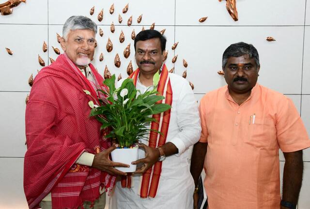 సీఎం చంద్రబాబుతో బీజేపీ చీఫ్ భేటీ