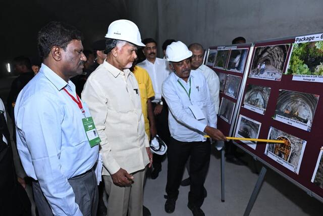 పోలవరం వద్ద అధికారులతో సీఎం చంద్రబాబు సమీక్ష