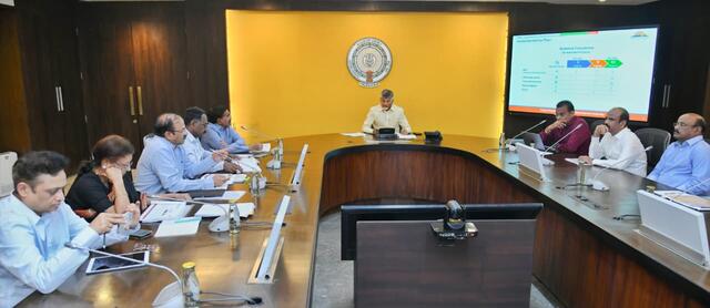 రికార్డు టైమ్ లో రాజధాని నిర్మాణాలు పూర్తి చేయాలి