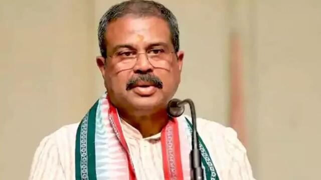 నెగ్గిన బొద్దింకల పోరాటం!