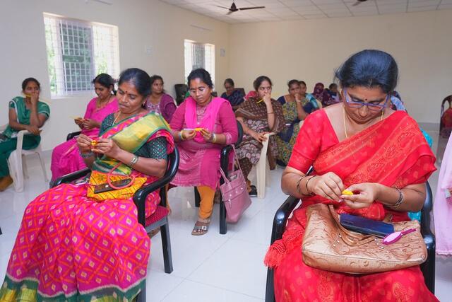 నైపుణ్యాల‌ు నేర్చుకొని సృజ‌న‌తో ఎద‌గాలి