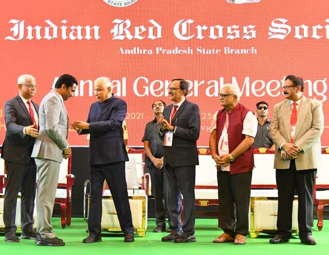 వెల్‌డ‌న్ కలెక్టర్ ల‌క్ష్మీ శ‌.. కీప్ ఇట్ అప్‌..