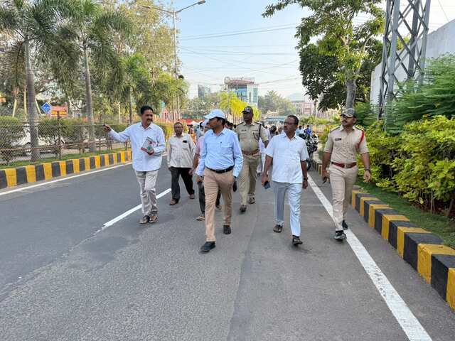 కాలిన‌డ‌క‌న ద‌స‌రా ఏర్పాట్ల ప‌ర్య‌వేక్ష‌ణ‌