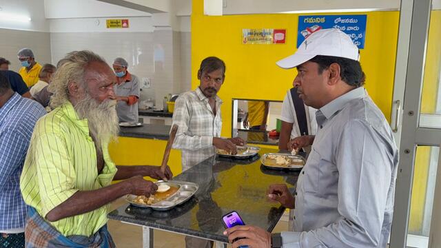 పెద్దాయ‌నా.. టిఫిన్ బాగుందా?
