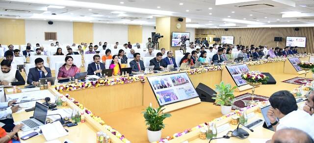 గిరిజన గ్రామాల అభివృద్ధిపైనా కలెక్టర్లు దృష్టి పెట్టాలి