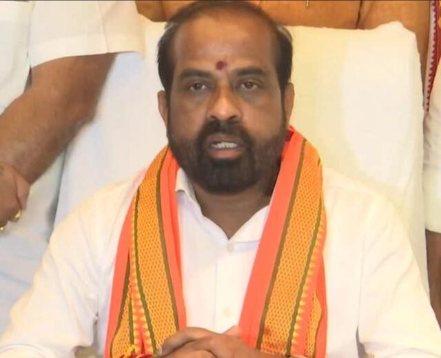ఏకంగా మంత్రి పేరుతో నకిలీ సిఫార్సులు!