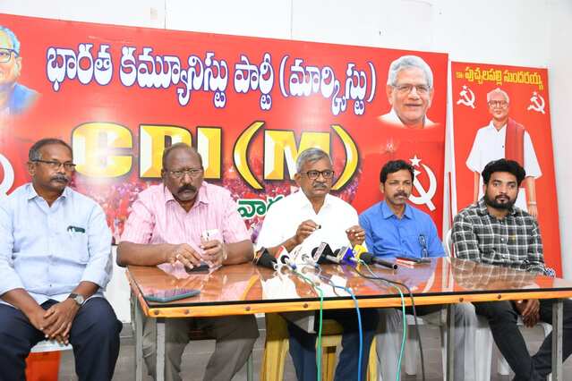 అమరావతి పేరుతో అభివృద్ధిని పణంగా పెట్టొద్దు