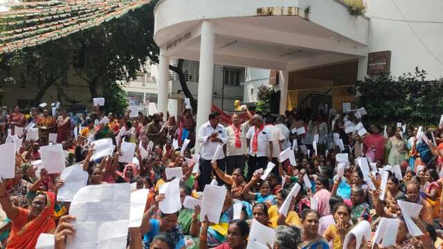 ఇళ్ల స్థలాలు కోరుతూ సిపిఎం ముట్టడి