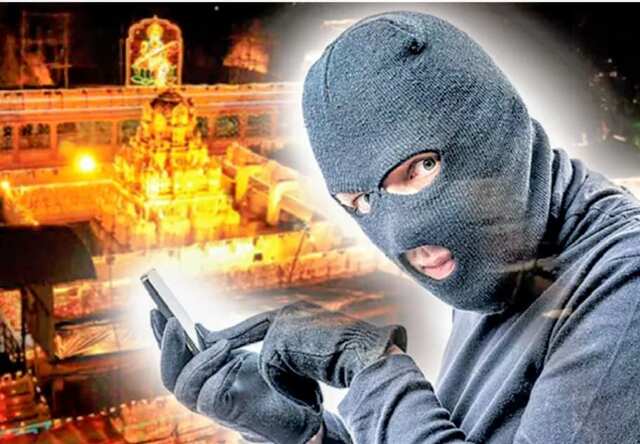 దుర్గమ్మ చీరల పేరుతో సైబర్ మోసాలు !