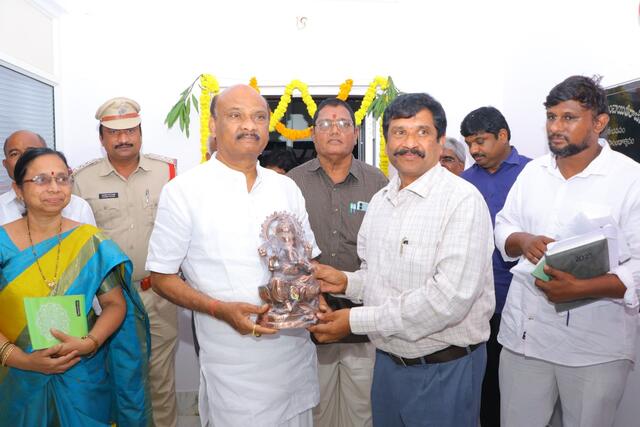 పాలనా వికేంద్రీకరణతోనే ప్రజలకు న్యాయం